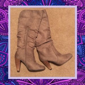 Like New Tan Heeled Boots ✨